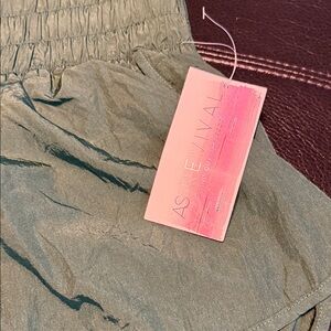 AS REVIVAL NWT- (M)  Forest Green Lightweight Skirt/Shorts with Elastic Waist